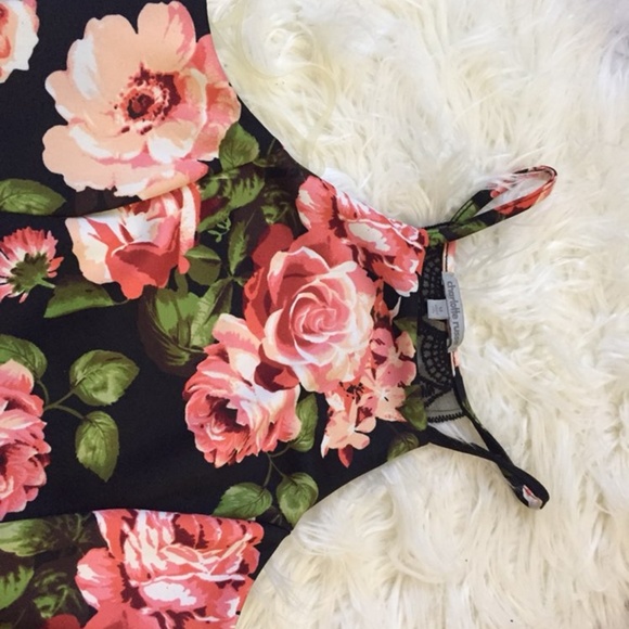 $9| Floral Laced Blouse/Tank - Picture 3 of 6